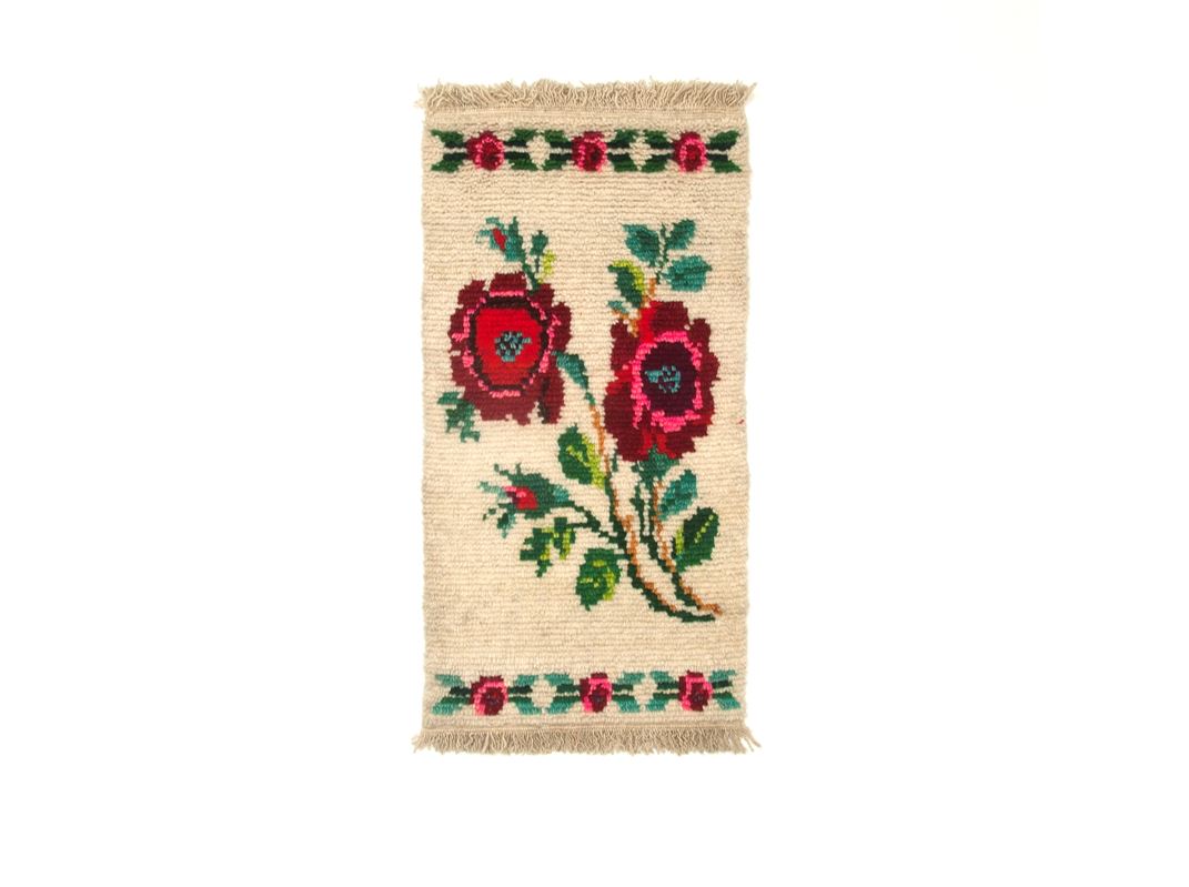 Alfombra de nudo con flores