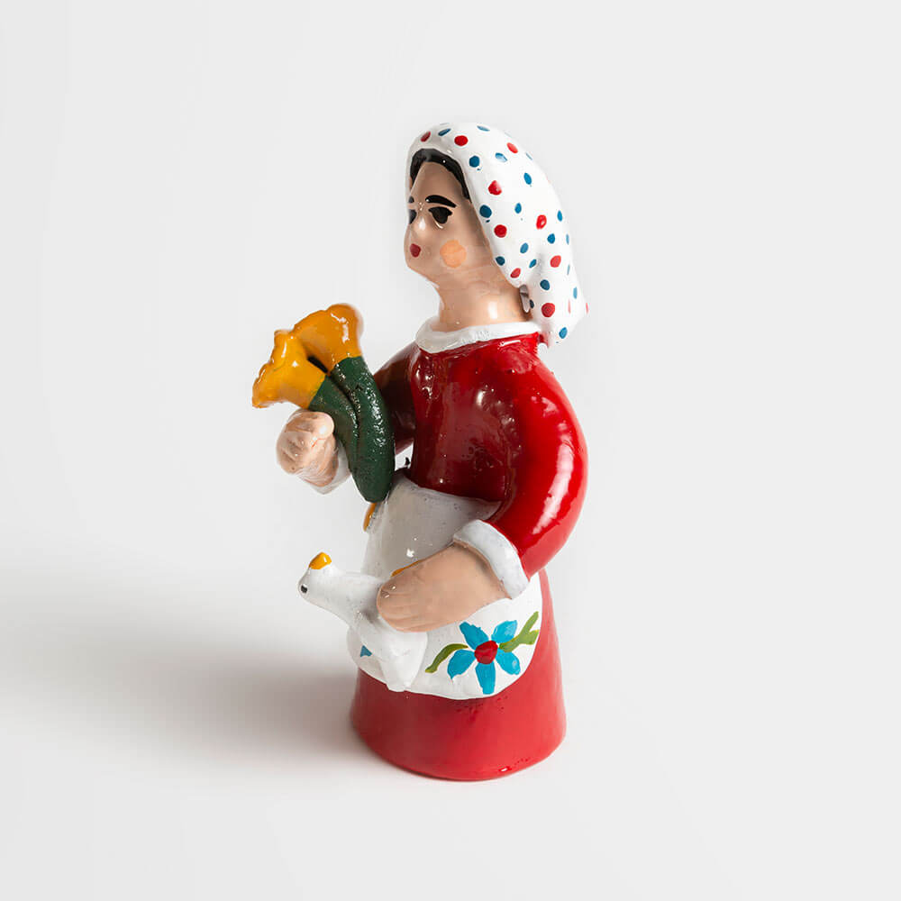 Campesina con flores de loza de Talagante