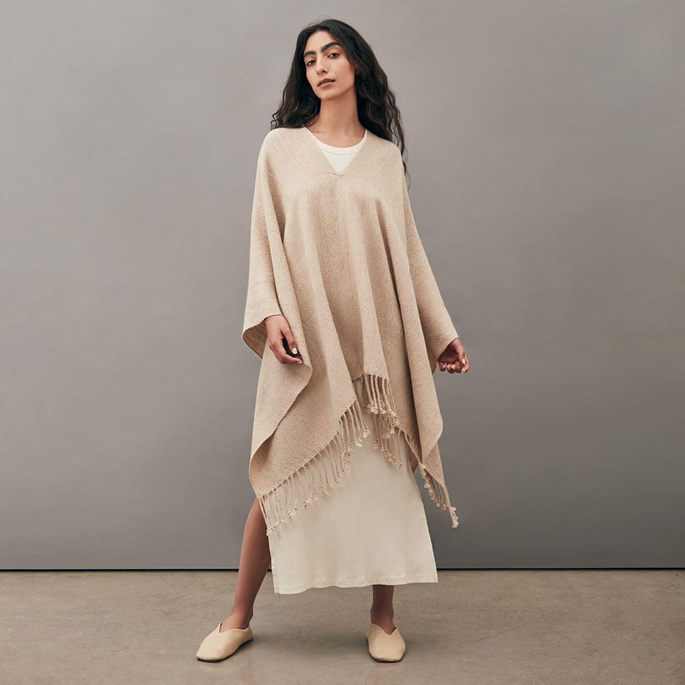 Poncho liso de fibra de alpaca