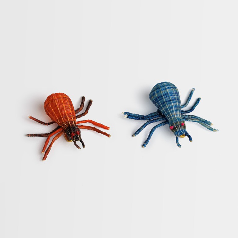 Prendedor Araña de crin de caballo
