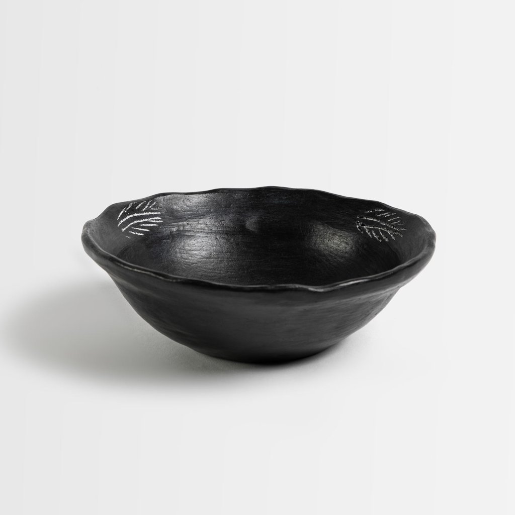 Plato hondo de cerámica de Quinchamalí