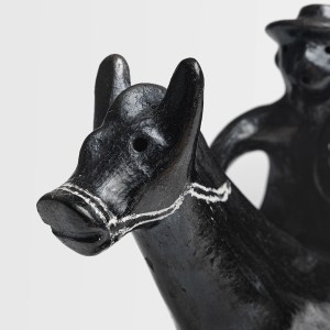 Huaso con china a caballo de cerámica de Quinchamalí: imagen 3